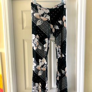 Flowy O’Neill black floral pants
